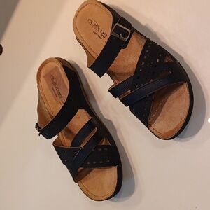 Spring Step Flex Italain Black Leather Criss Cross Comfort Sandals Sz 39=8.5